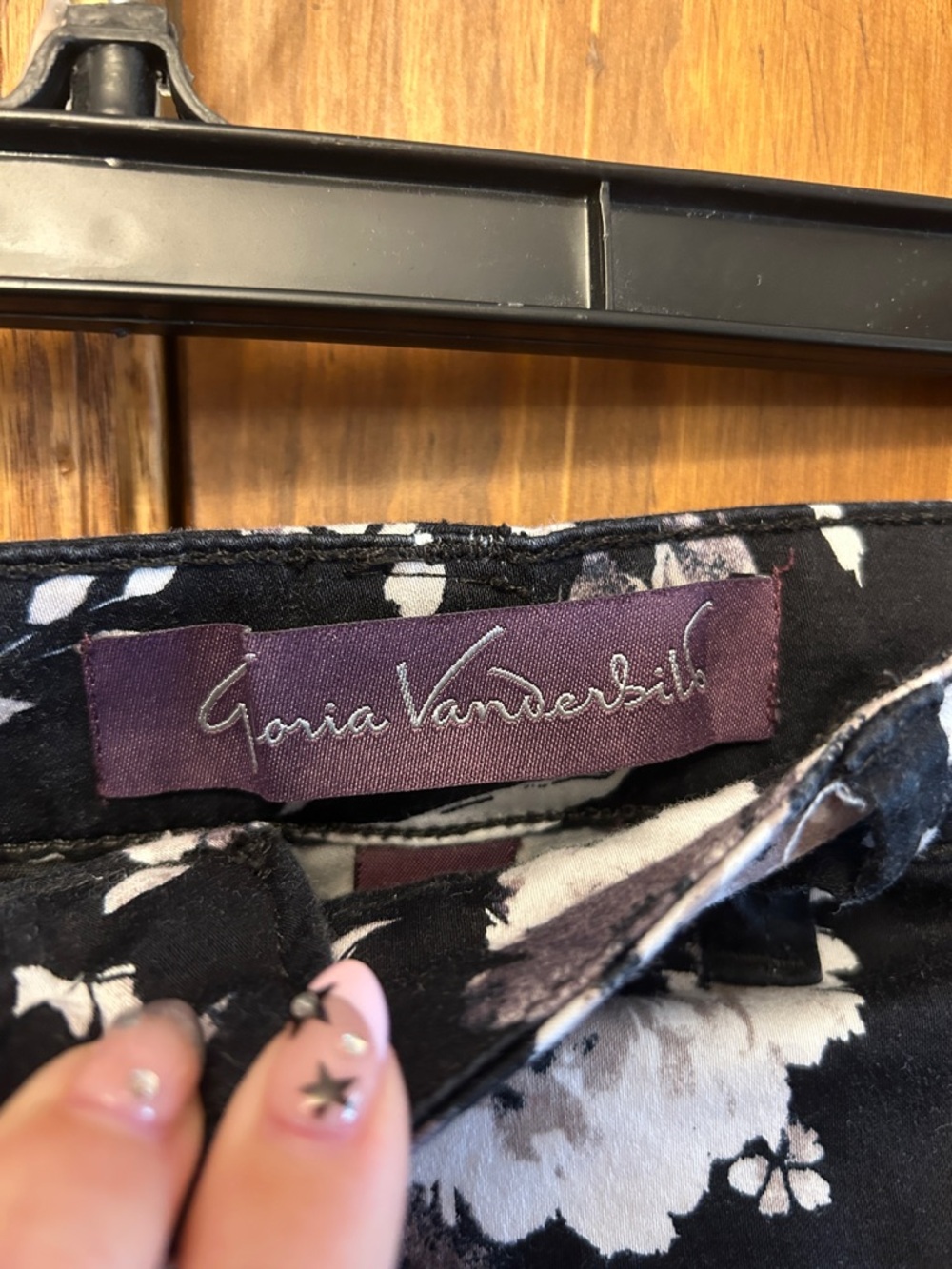Gloria Vanderbilt Black Floral Jean Shorts - Picture 2 of 4